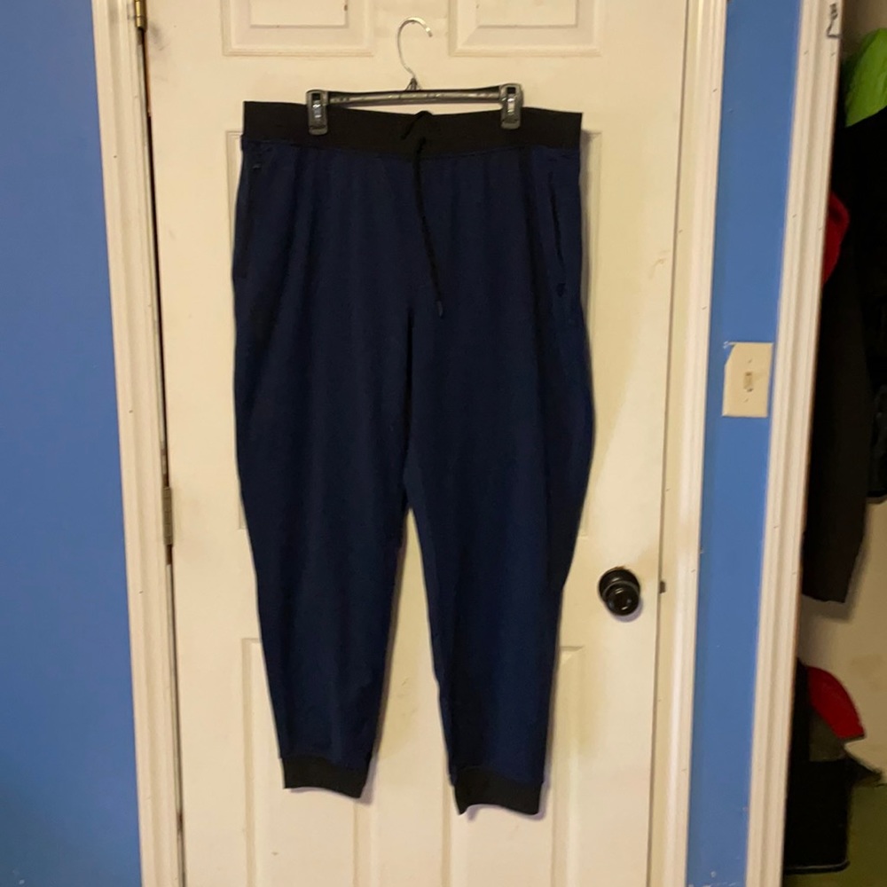 NWOT Men’s 2XL Under Armour joggers